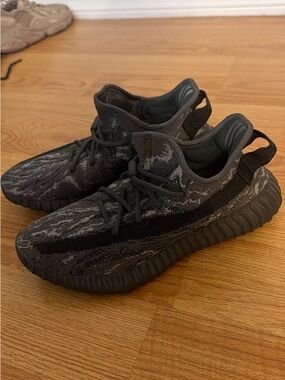 Yeezy Boost 350 V2 Black Grey Primeknit Sneakers